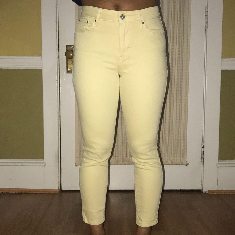 Women’s light yellow denim.